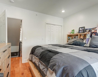 2611 S Marshall Street - Photo Thumbnail 2