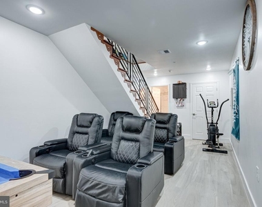 2611 S Marshall Street - Photo Thumbnail 22