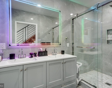 2611 S Marshall Street - Photo Thumbnail 3