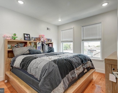 2611 S Marshall Street - Photo Thumbnail 1