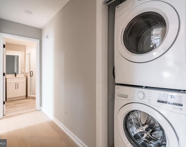 719 Dickinson Street - Photo Thumbnail 15