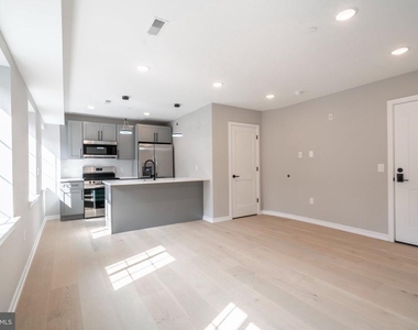 719 Dickinson Street - Photo Thumbnail 3