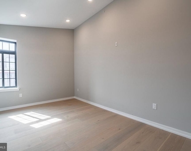 719 Dickinson Street - Photo Thumbnail 7