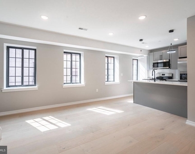 719 Dickinson Street - Photo Thumbnail 2