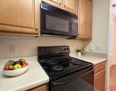 312 Providence Glen Drive - Photo Thumbnail 6