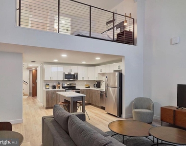 130 S Juniper Street - Photo Thumbnail 2