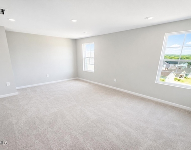 640 Gimari Drive - Photo Thumbnail 5
