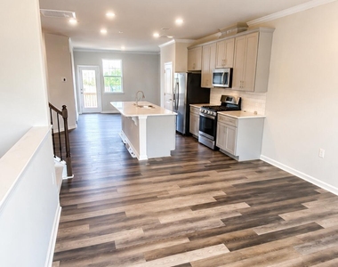 640 Gimari Drive - Photo Thumbnail 3