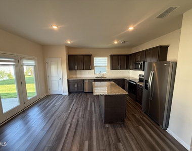 652 Dallas Rose Drive - Photo Thumbnail 6
