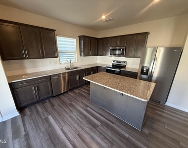652 Dallas Rose Drive - Photo Thumbnail 5