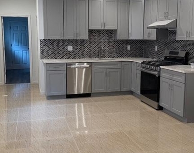 6049 Walton Avenue - Photo Thumbnail 17