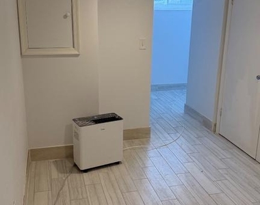 6049 Walton Avenue - Photo Thumbnail 21