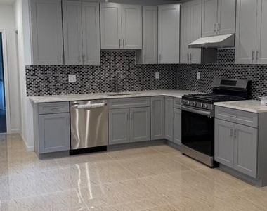 6049 Walton Avenue - Photo Thumbnail 16