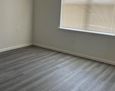 6049 Walton Avenue - Photo Thumbnail 13
