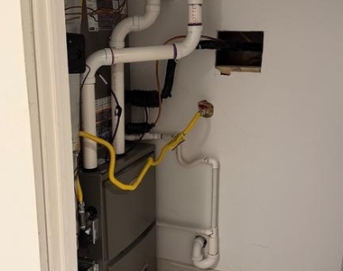 6049 Walton Avenue - Photo Thumbnail 25