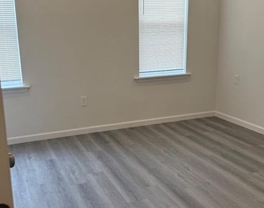 6049 Walton Avenue - Photo Thumbnail 15