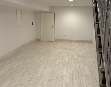 6049 Walton Avenue - Photo Thumbnail 23