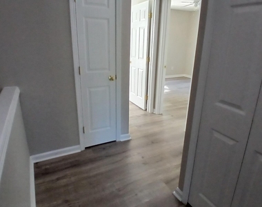 514 Walnut Woods Drive - Photo Thumbnail 12