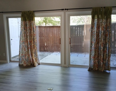 514 Walnut Woods Drive - Photo Thumbnail 9