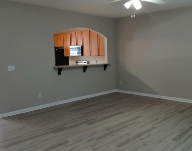 514 Walnut Woods Drive - Photo Thumbnail 5