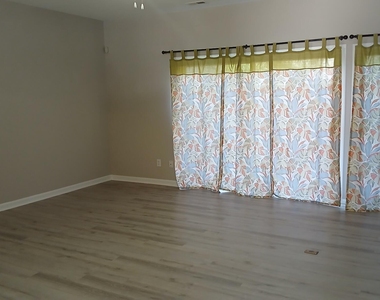 514 Walnut Woods Drive - Photo Thumbnail 4