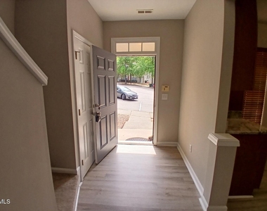 514 Walnut Woods Drive - Photo Thumbnail 2