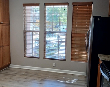 514 Walnut Woods Drive - Photo Thumbnail 6