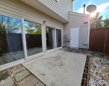 514 Walnut Woods Drive - Photo Thumbnail 24
