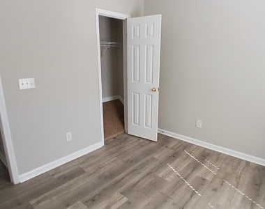 514 Walnut Woods Drive - Photo Thumbnail 15