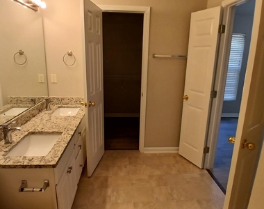 514 Walnut Woods Drive - Photo Thumbnail 23