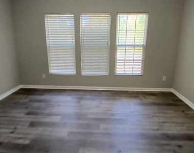 514 Walnut Woods Drive - Photo Thumbnail 19