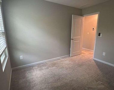 618 Firebrick Drive - Photo Thumbnail 4