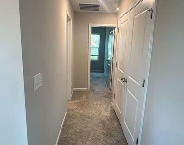 618 Firebrick Drive - Photo Thumbnail 8