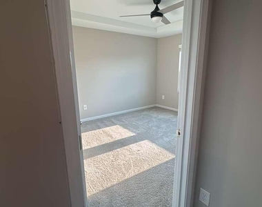 618 Firebrick Drive - Photo Thumbnail 14