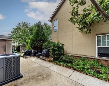 1318 Bainbridge Street - Photo Thumbnail 17