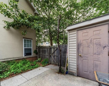 1318 Bainbridge Street - Photo Thumbnail 18