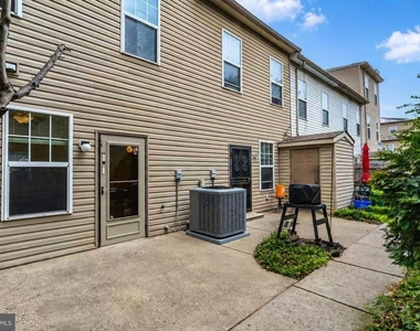 1318 Bainbridge Street - Photo Thumbnail 16