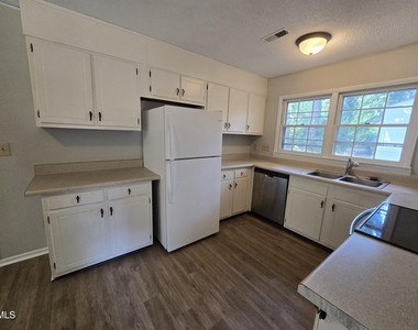 1410 Suterland Road - Photo Thumbnail 10