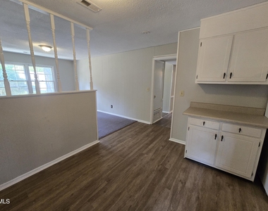 1410 Suterland Road - Photo Thumbnail 11