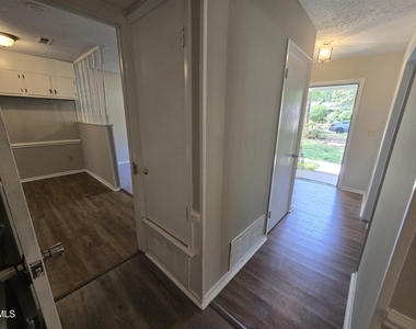 1410 Suterland Road - Photo Thumbnail 6