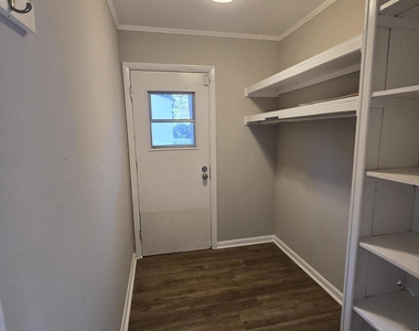 1410 Suterland Road - Photo Thumbnail 12