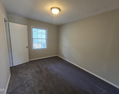 1410 Suterland Road - Photo Thumbnail 18