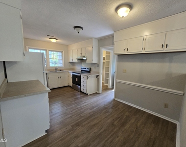 1410 Suterland Road - Photo Thumbnail 7