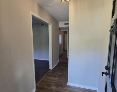 1410 Suterland Road - Photo Thumbnail 2