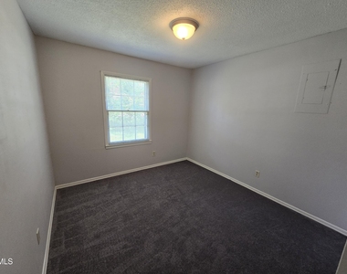 1410 Suterland Road - Photo Thumbnail 13