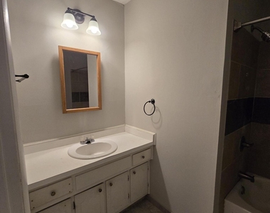 1410 Suterland Road - Photo Thumbnail 17