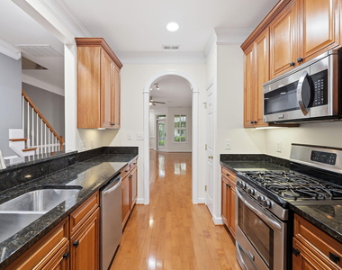 305 Presque Isle Lane - Photo Thumbnail 9