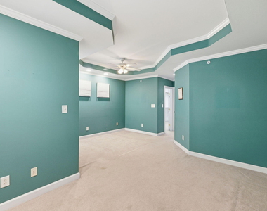 305 Presque Isle Lane - Photo Thumbnail 23