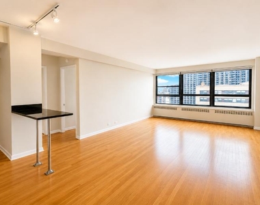 4180 N Marine Dr - Photo Thumbnail 7