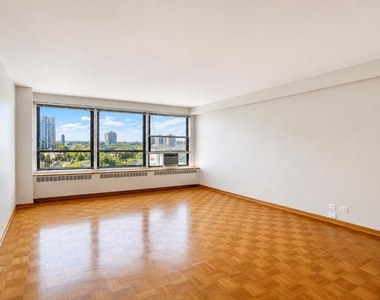 4180 N Marine Dr - Photo Thumbnail 6